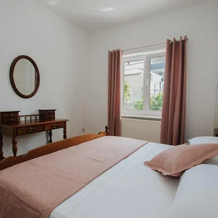 Apartment Deni *