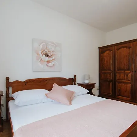 Apartment Deni Solin